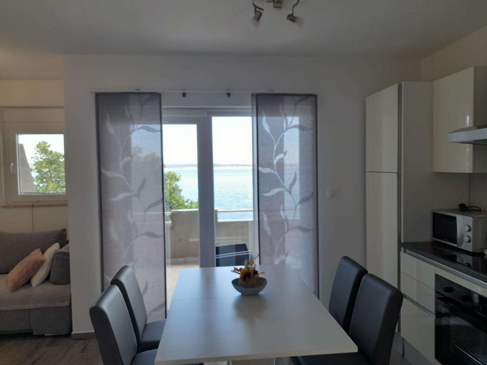 Apartmani Antea Starigrad Paklenica Bilik gambar