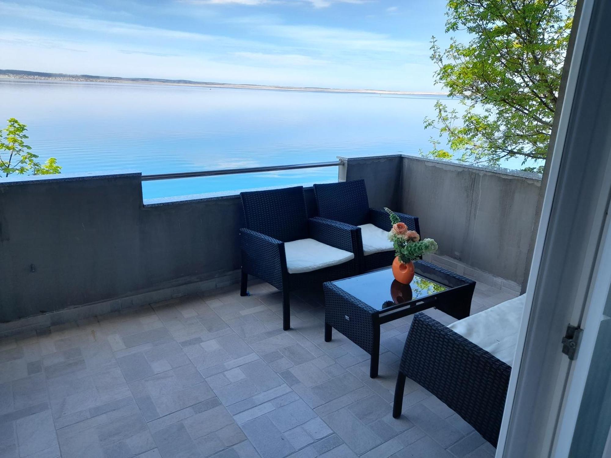 Apartmani Antea Starigrad Paklenica Bilik gambar